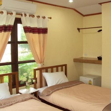 Hotel Baanphuthadol à Mae Hong Son Extérieur photo