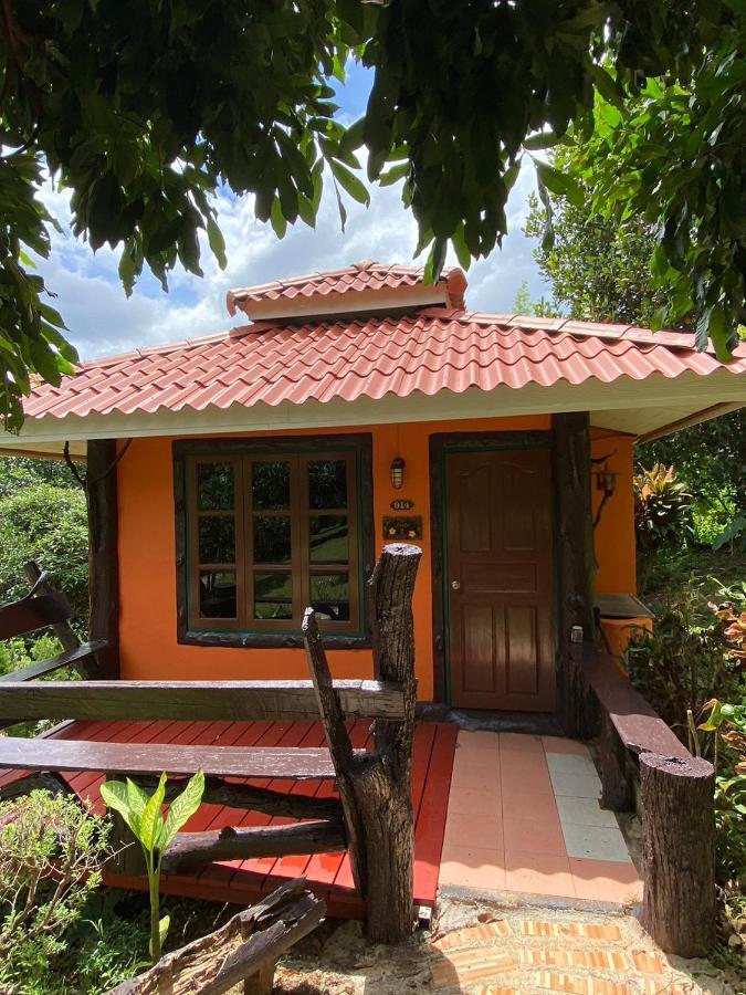 Hotel Baanphuthadol à Mae Hong Son Extérieur photo