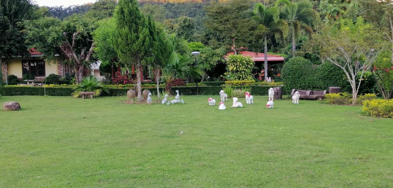 Hotel Baanphuthadol à Mae Hong Son Extérieur photo