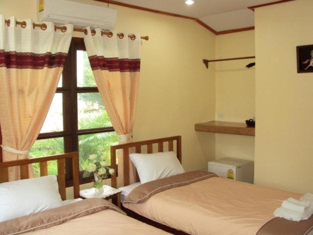 Hotel Baanphuthadol à Mae Hong Son Extérieur photo