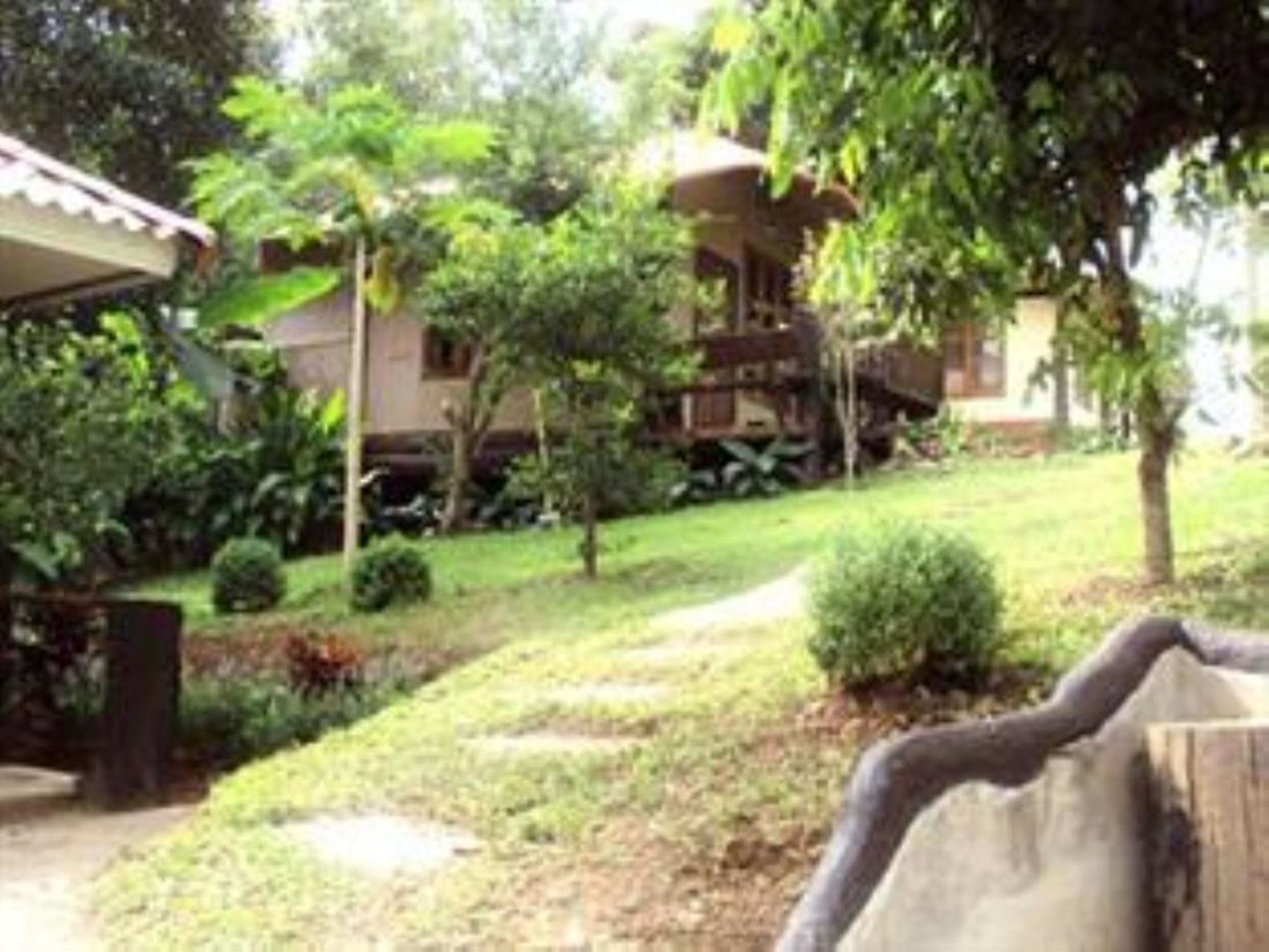 Hotel Baanphuthadol à Mae Hong Son Extérieur photo