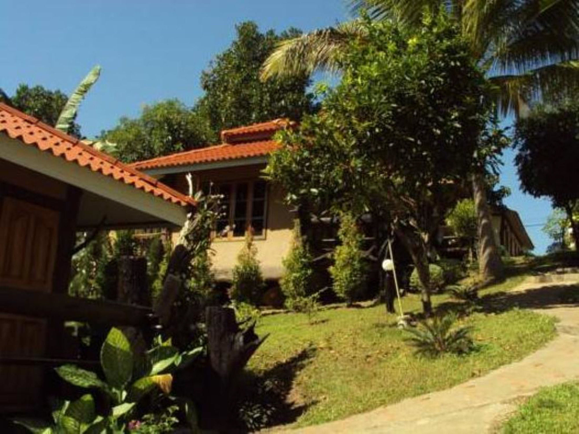 Hotel Baanphuthadol à Mae Hong Son Extérieur photo