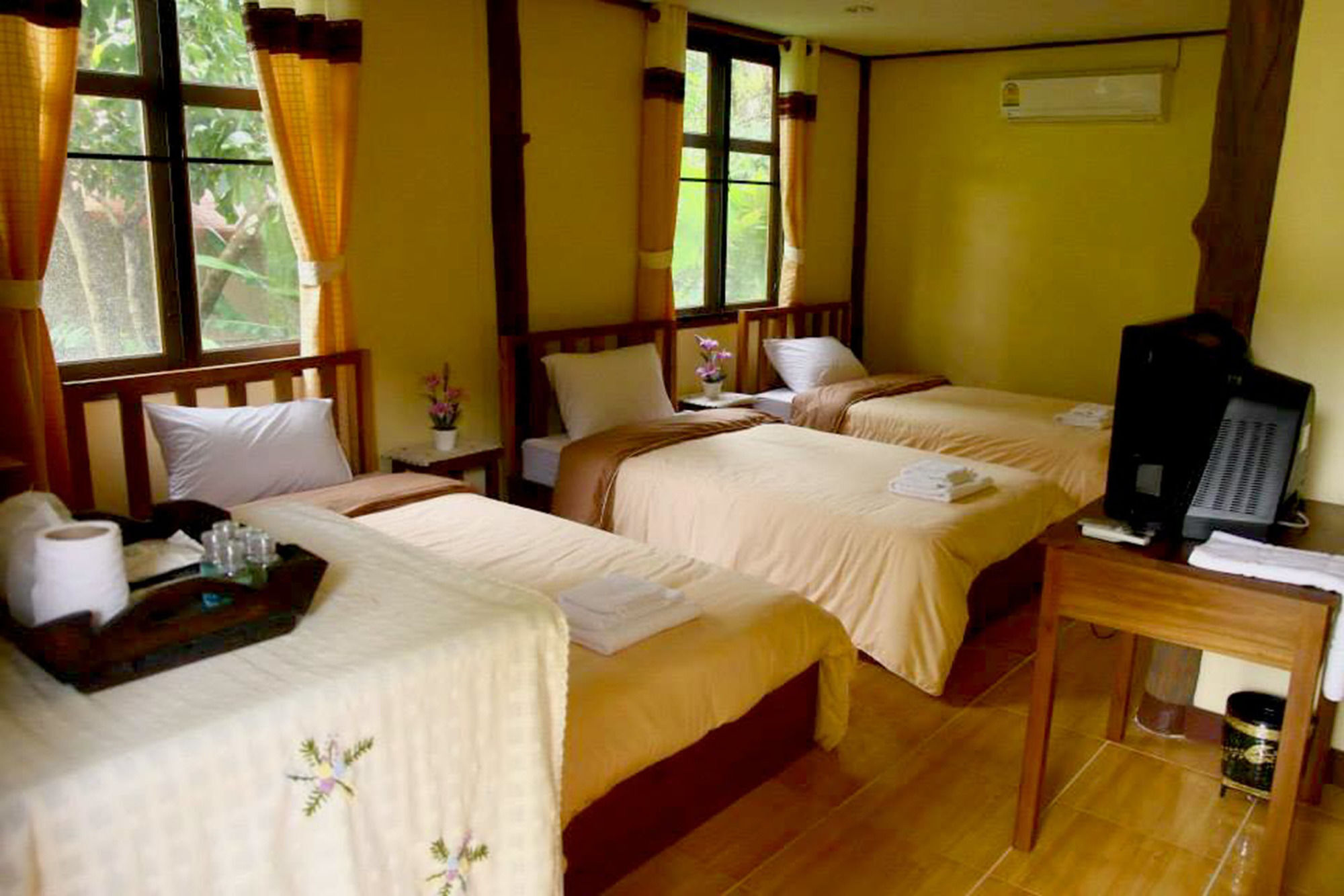 Hotel Baanphuthadol à Mae Hong Son Extérieur photo
