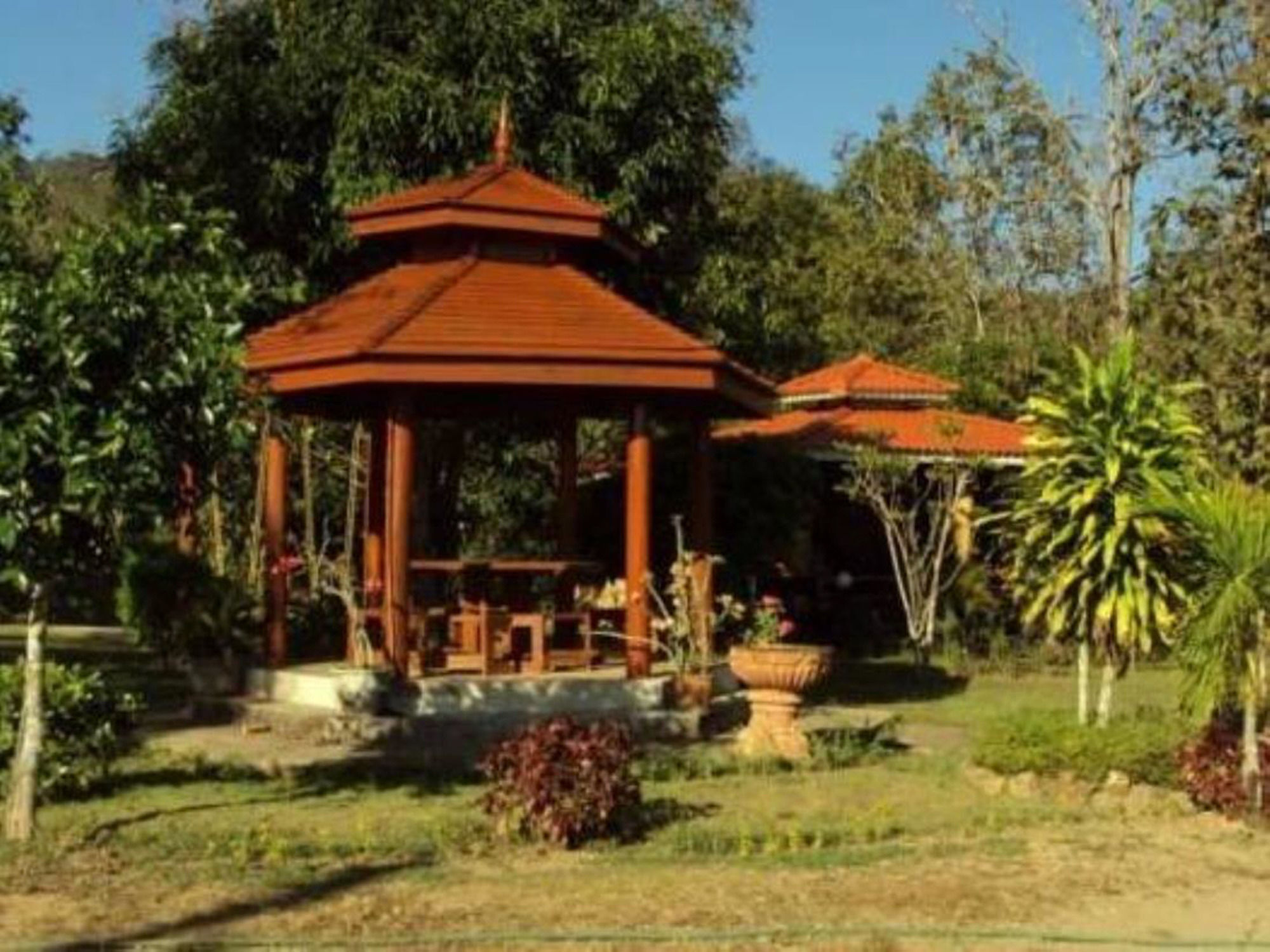 Hotel Baanphuthadol à Mae Hong Son Extérieur photo