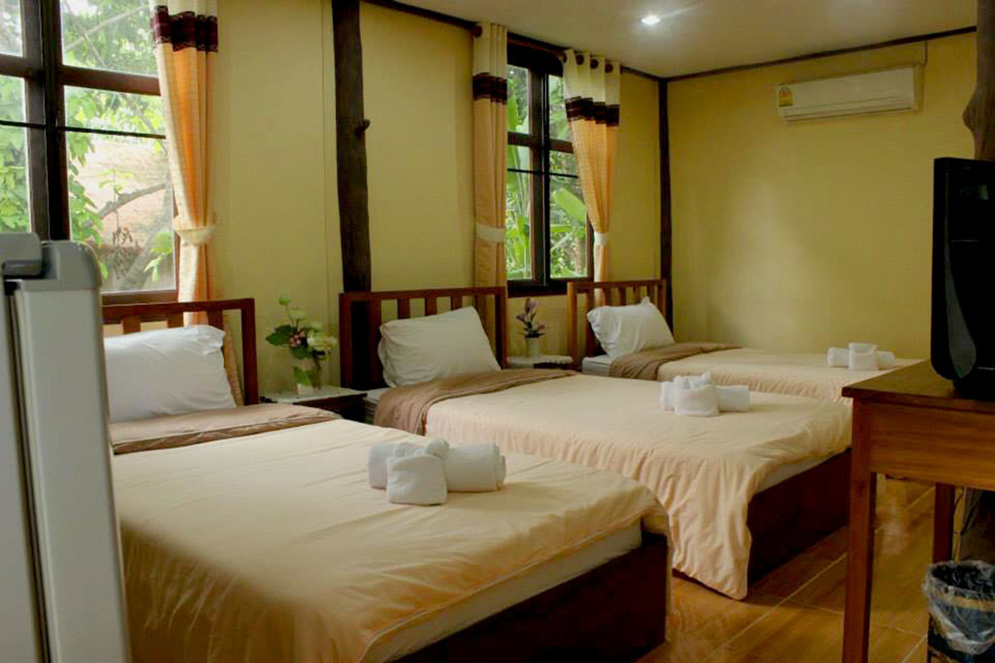 Hotel Baanphuthadol à Mae Hong Son Extérieur photo