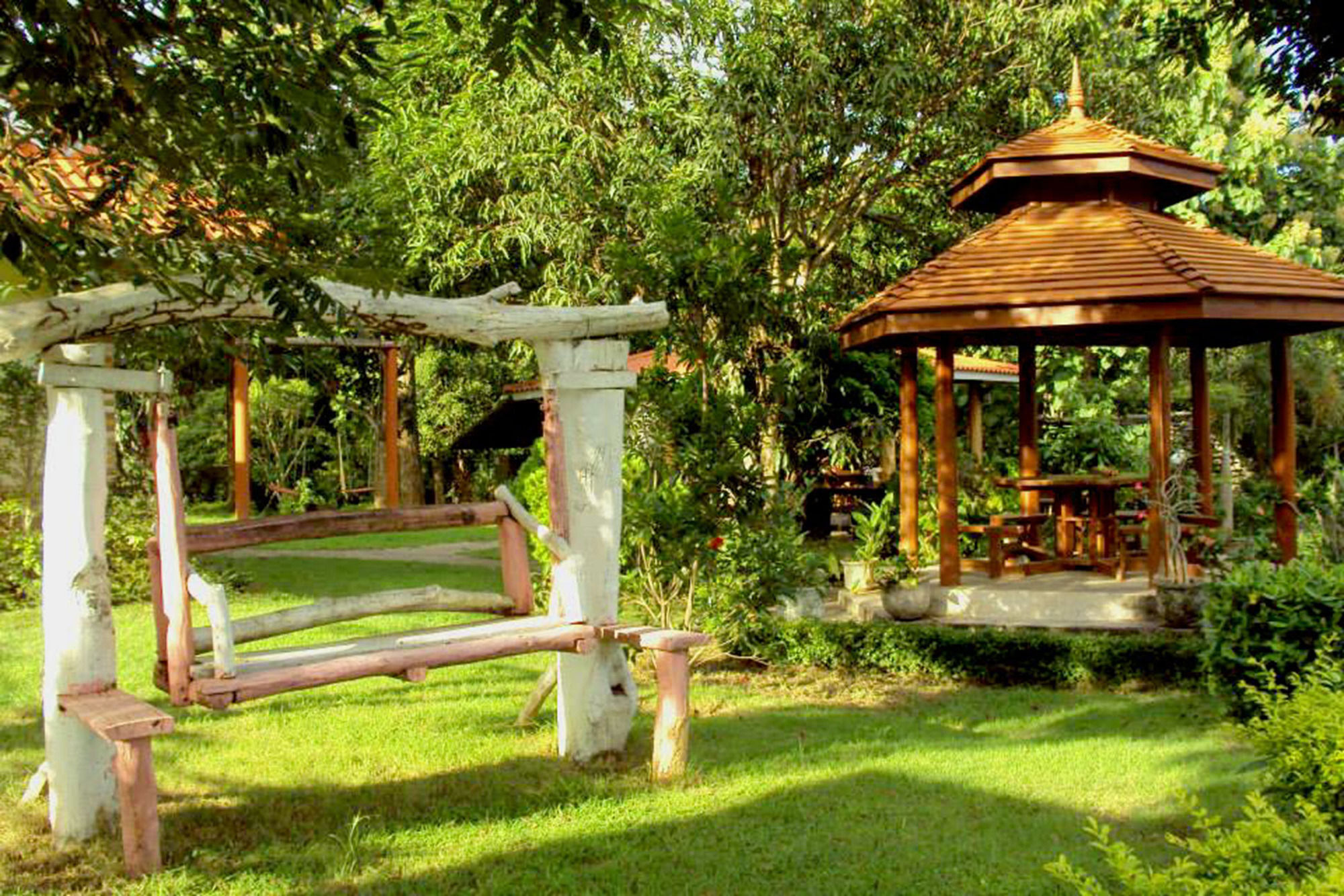 Hotel Baanphuthadol à Mae Hong Son Extérieur photo