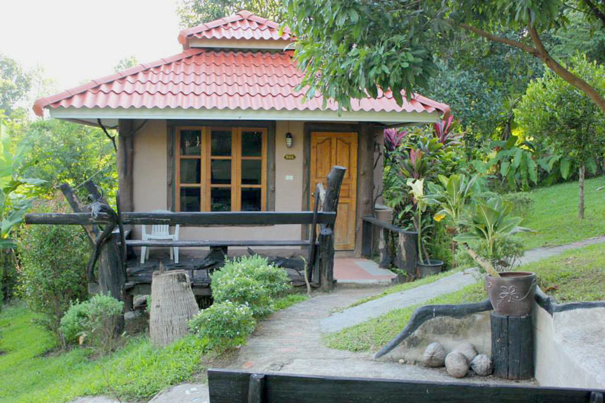 Hotel Baanphuthadol à Mae Hong Son Extérieur photo